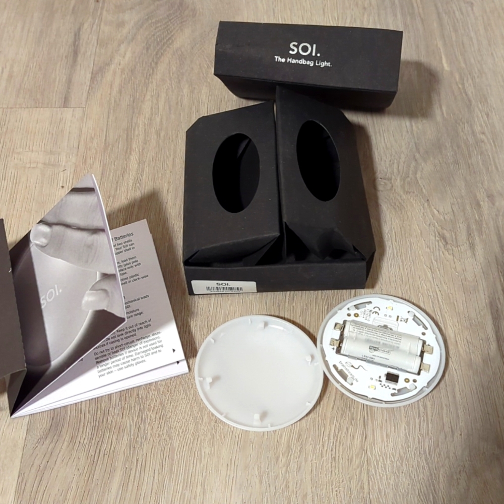 SOI. Handbag light in box NWT batteries included.